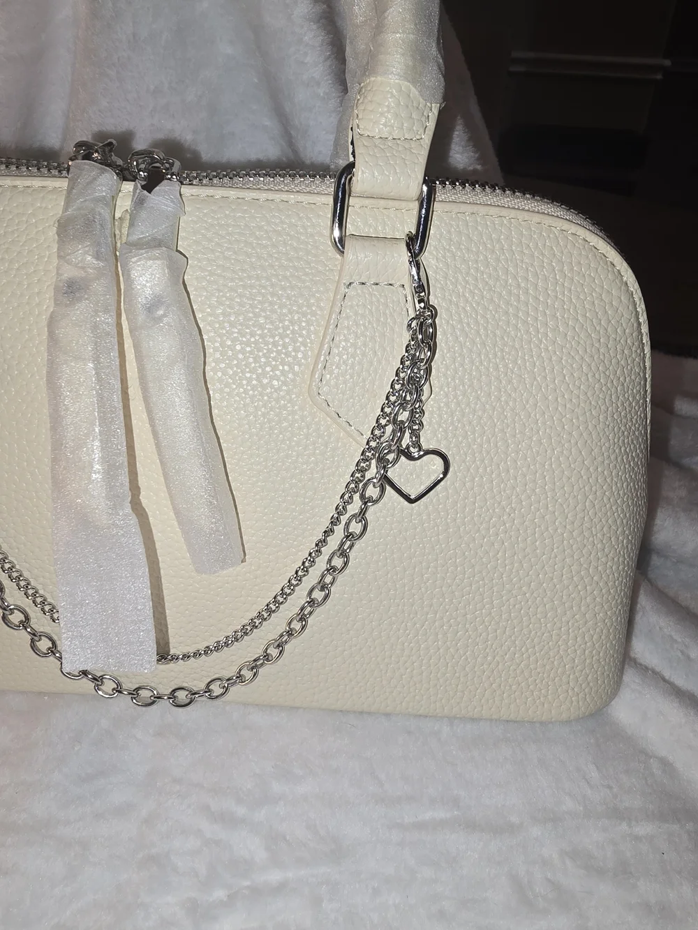 The Unbranded Brand elegant cream